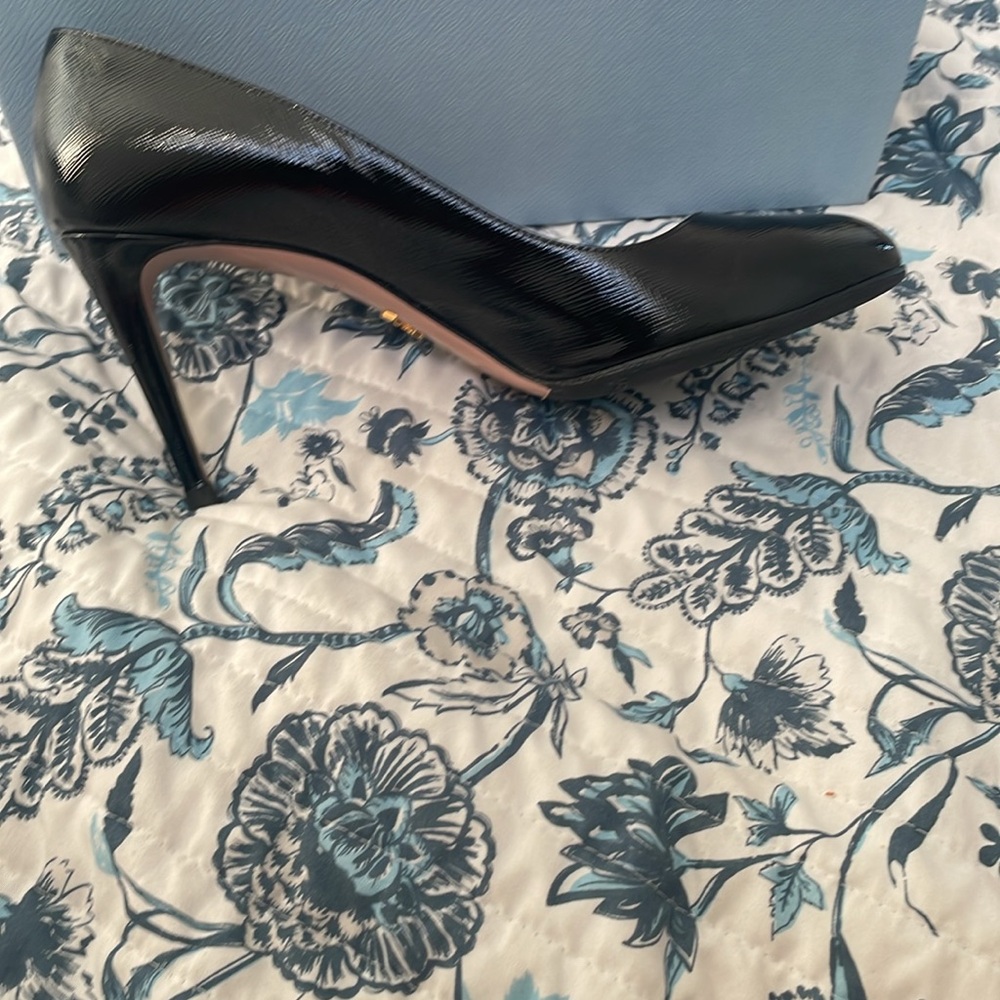 Prada Black Leather Almond-Toe High Heels - Picture 4 of 7